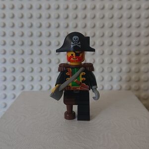 LEGO Captain (Roger) Red Beard Pirate Minifigure - 1990s Pirates